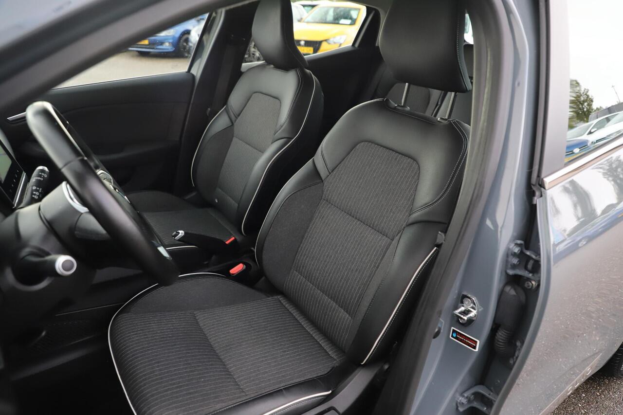 Renault CLIO 1.0 TCe Intens Trekhaak Half Leder Keyless 16 inch LMV LED Navigatie Achteruitrijcamera Carplay Android Rijstrooksensor Climate Cruise Control Parkeersensor