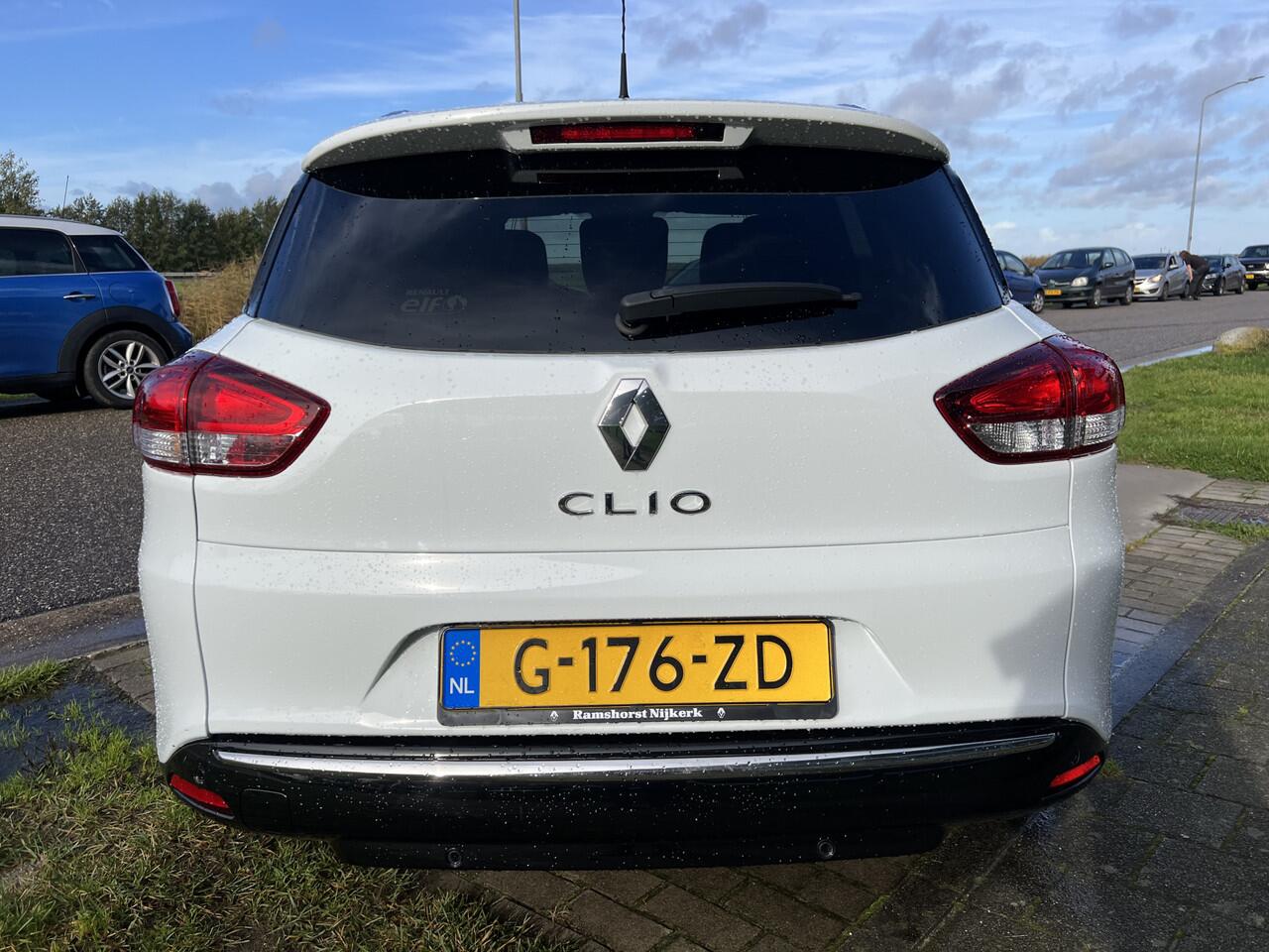 Renault CLIO Estate 0.9 TCe Limited / Apple Carplay - Android Auto / Parkeersensoren. Achter / Airco / 16'' LMV /