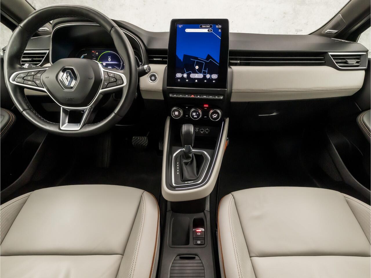 Renault CLIO 1.6 E-Tech Hybrid 140 Initiale Paris 141Pk Automaat (VIRTUAL COCKPIT, APPLE CARPLAY, GROOT NAVI, LEDER, CLIMATE, STOELVERWARMING, SPORTSTOELEN, ADAPTIVE CRUISE, BOSE AUDIO, CAMERA, KEYLESS, NIEUWSTAAT)