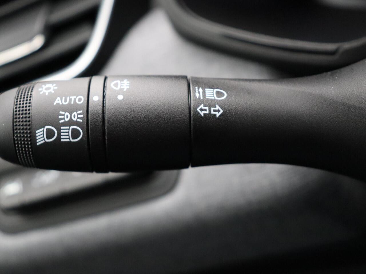 Renault CLIO Evolution Hybrid 145 | Cruise control met snelheidsbegrenzer | Handbediende airconditioning | Lane Departure Warning met Lane Keep Assist