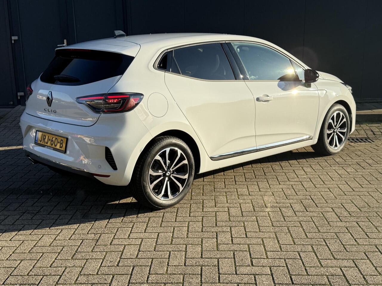 Renault CLIO 1.0 TCe 90 Techno Handgeschakeld / Pack winter / Draadloze telefoon lader / Keyless Entry/Start / Achteruitrijcamera / Stuur-, en Stoel verwarming / Climate control / Apple Carplay Android Auto /