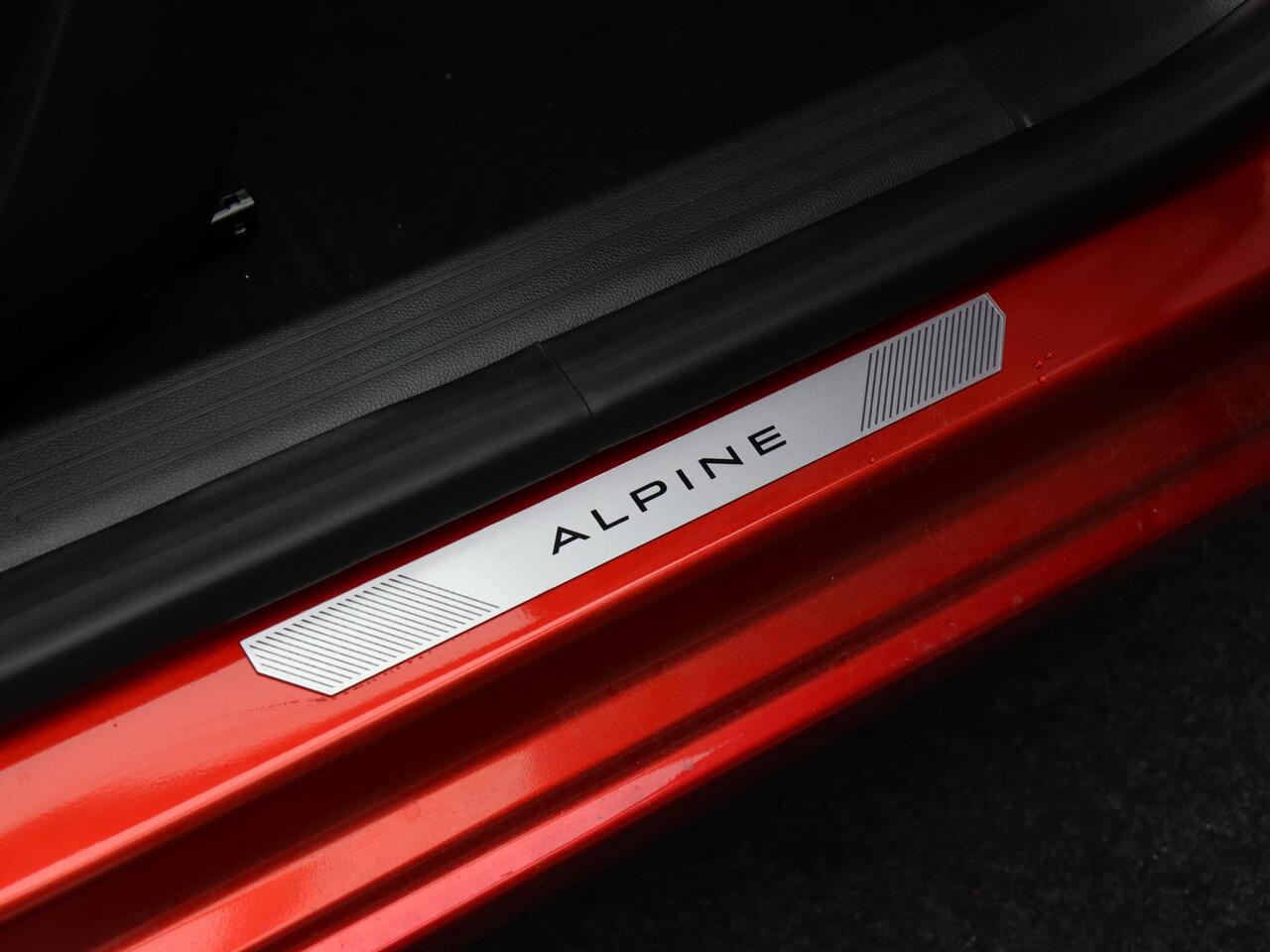 Renault CLIO 1.6 E-Tech Full Hybrid 145pk esprit Alpine | 360 graden camera | Stoel- en stuurverwarming | 17" "La Fleche" velgen |