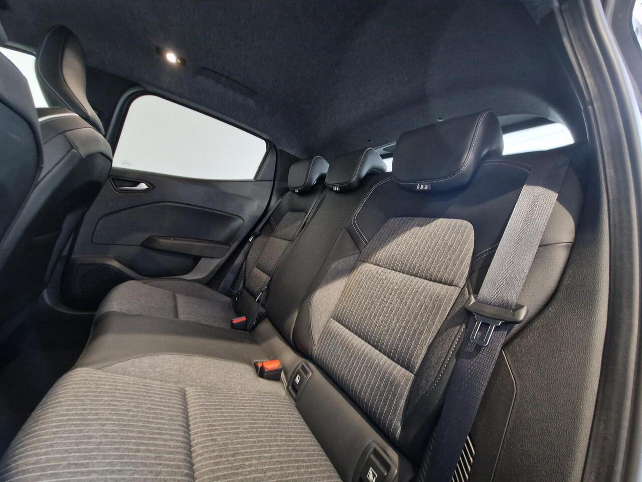 Renault CLIO 1.6 E-Tech Hybrid 145 Techno NAVIGATIE | ACHTERUITRIJCAMERA | PARKEERSENSOREN VOOR & ACHTER | CLIMATE CONTROL |