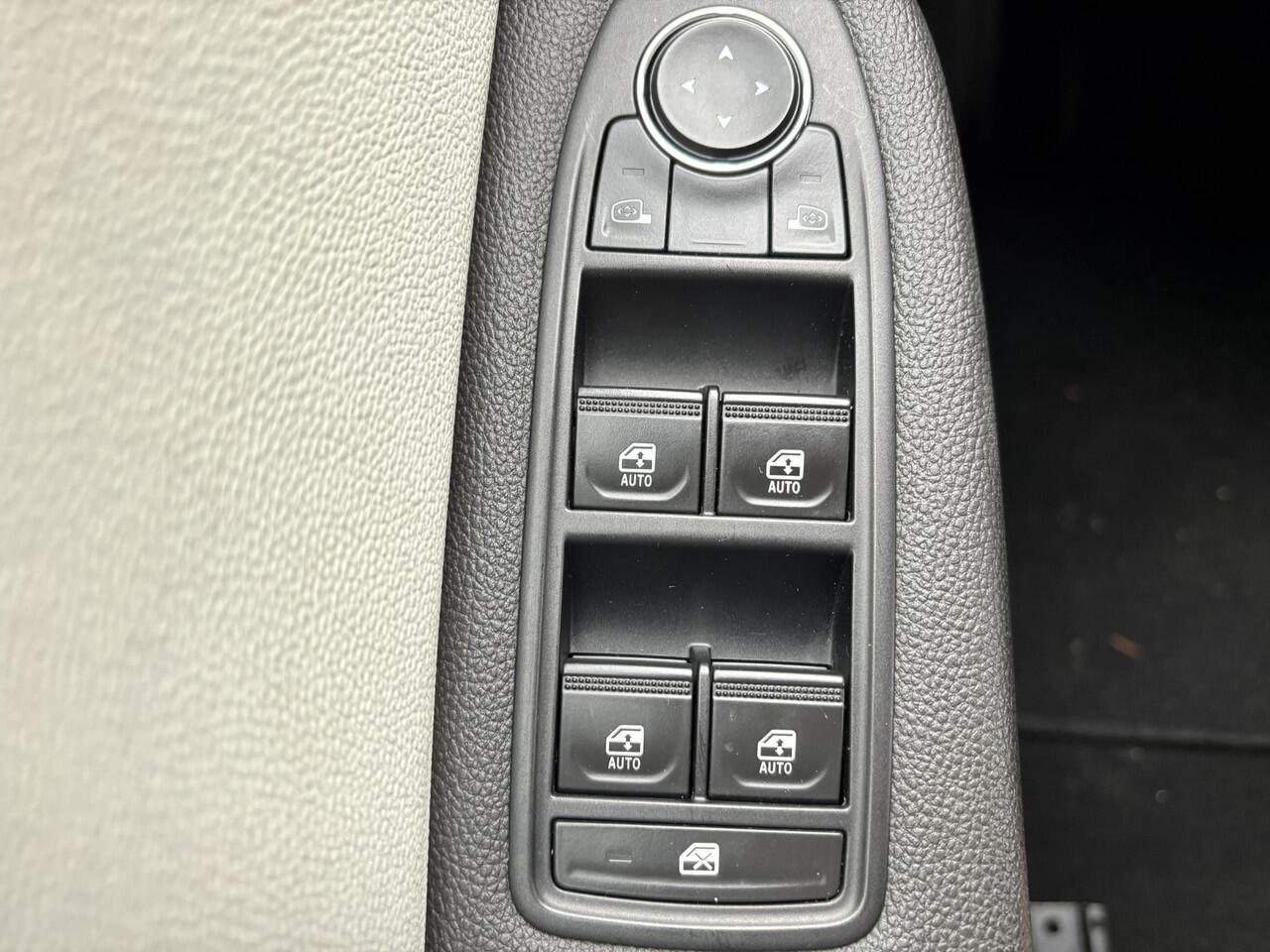 Renault CLIO 1.6 E-Tech Hybrid 145 Techno AUTOMAAT / NAVIGATIE incl. APPLE & ANDROID CARPLAY / CLIMATE CONTROL / PARKEERSENSOREN EN CAMERA / KEYLESS ENTRY