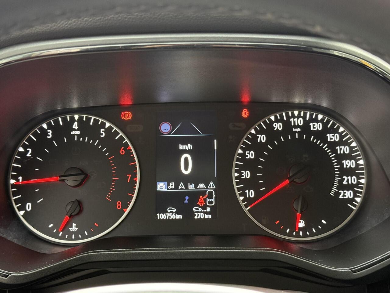 Renault CLIO 1.0 TCe Zen Comfort | NAP | Navigatie | Climate Control | Key-less | Parkeersensoren | DAB | LED |