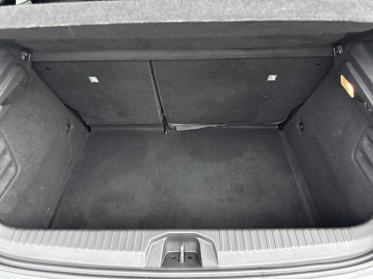 Renault CLIO 1.0 TCe 90Pk GPF techno | Navigatie met 9.3 Inch Scherm | Climate Control | Cruise Control | Parkeersensoren incl. Camera | Apple Carplay/Android Auto | Keyless Entry 7 Start | Lichtmetalen Velgen 16 Inch |