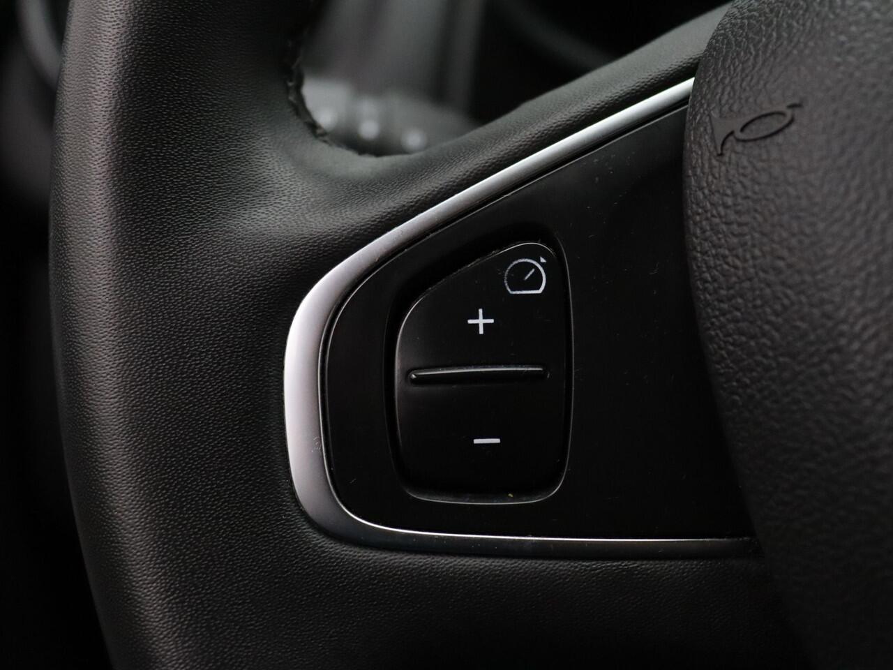 Renault CLIO 90pk TCe Limited Airco | Cruise | Parkeersens. achter