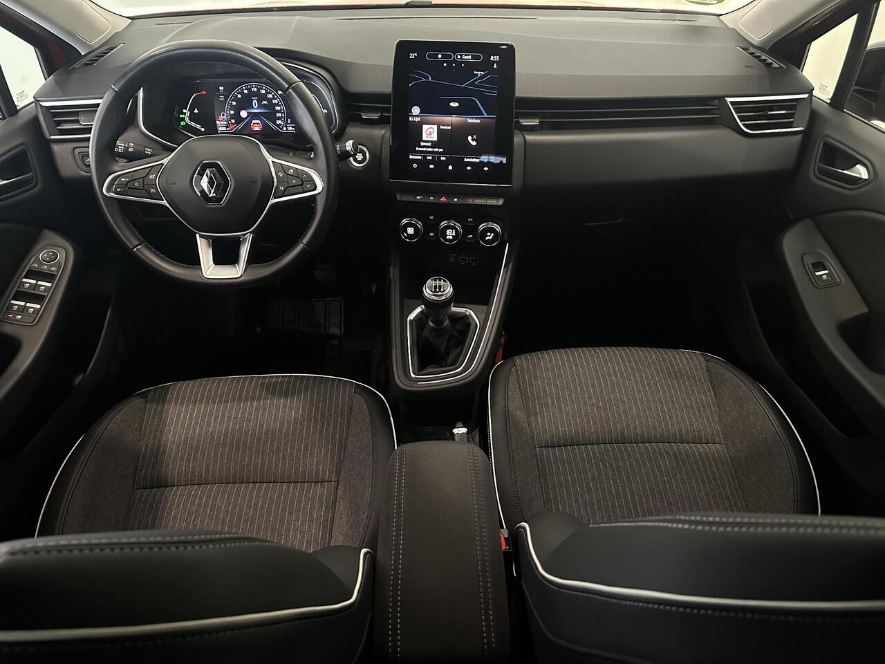 Renault CLIO 1.0 TCe 100 Intens | Navigatie 9,3" | Climate Control | Cruise Control | Lichtmetalen velgen 17" | Parkeersensoren voor, achter en achteruitrijcamera | Apple Carplay/Android Auto | 1e eigenaar + dealer onderhouden!