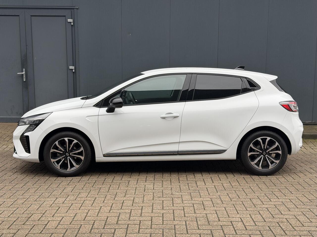 Renault CLIO 1.0 TCe 90 Techno Handgeschakeld / Pack winter / Draadloze telefoon lader / Keyless Entry/Start / Achteruitrijcamera / Stuur-, en Stoel verwarming / Climate control / Apple Carplay Android Auto /