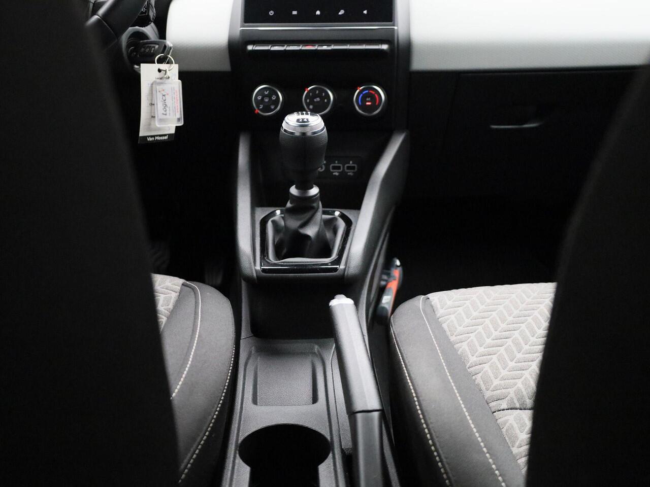 Renault CLIO 1.0 TCe 90Pk Evolution | Navigatie | Apple & Android Carplay | Parkeersensoren | Airco | Lichtmetalen Velgen | Privacy Glass | Bluetooth | Regen- en Lichtsensor |