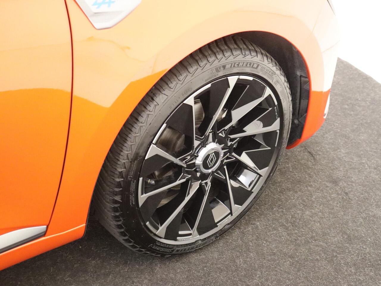 Renault CLIO 1.0 TCe 90PK GPF Esprit Alpine | Navigatie | Draadloze Carplay | Climate Control | Stoel & Stuurverwarming | Adaptive Cruise Control | Parkeersensoren & Camera | All Season Banden | Privacy Glass |