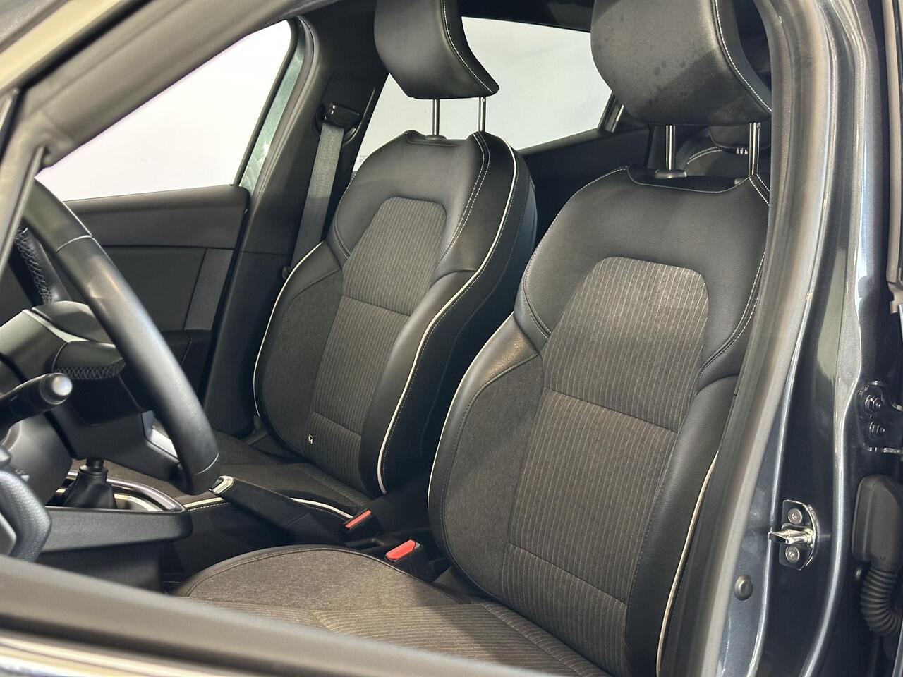 Renault CLIO 1.0 TCe 90 Intens NAVIGATIE | PARKEERSENSOREN ACHTER | CLIMATE CONTROL | LICHTMETALEN VELGEN | PRIVACY GLASS