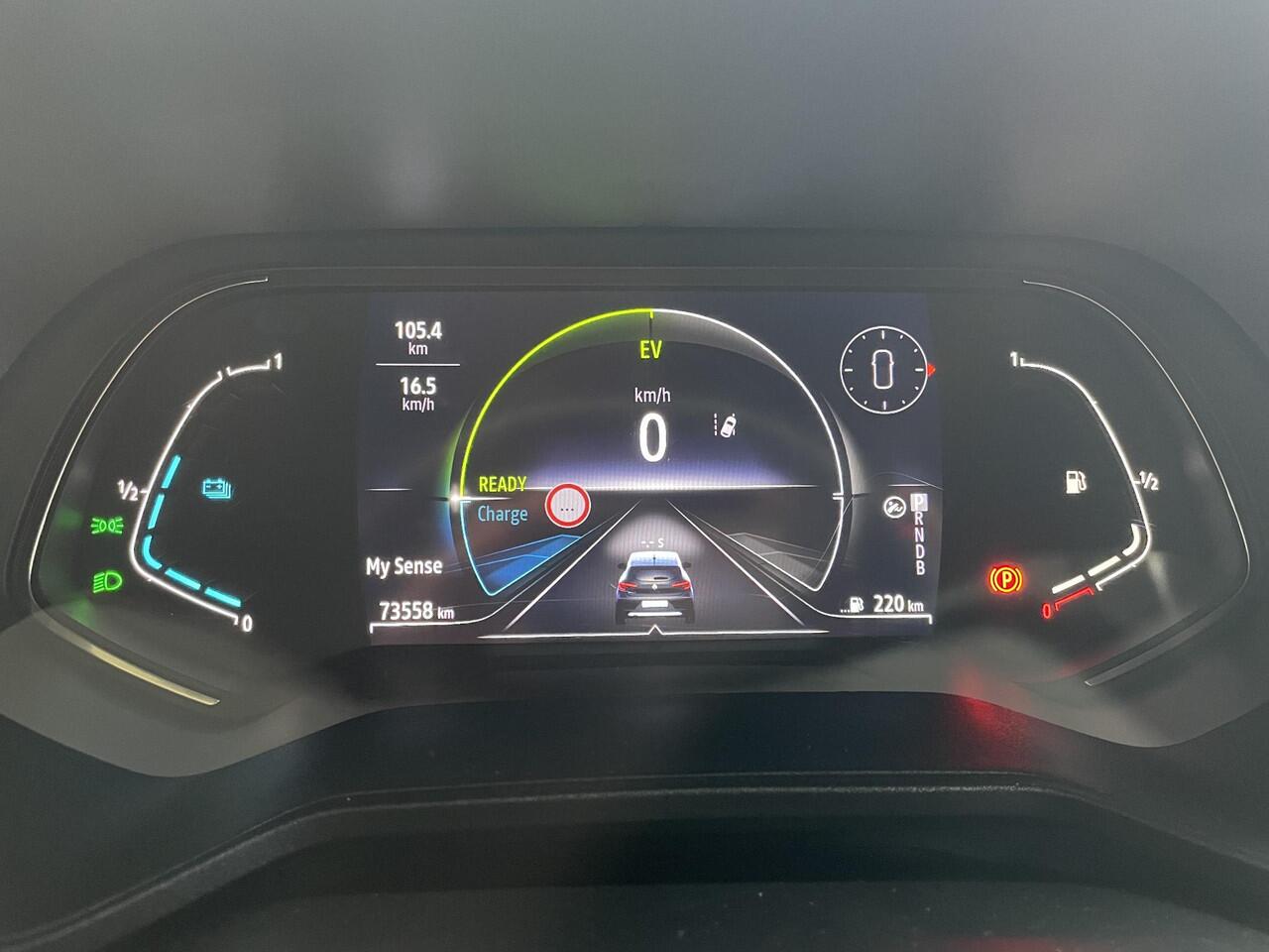 Renault CLIO 1.6 E-Tech Hybrid 145 Techno AUTOMAAT / NAVIGATIE incl. APPLE & ANDROID CARPLAY / CLIMATE CONTROL / PARKEERSENSOREN EN CAMERA / KEYLESS ENTRY