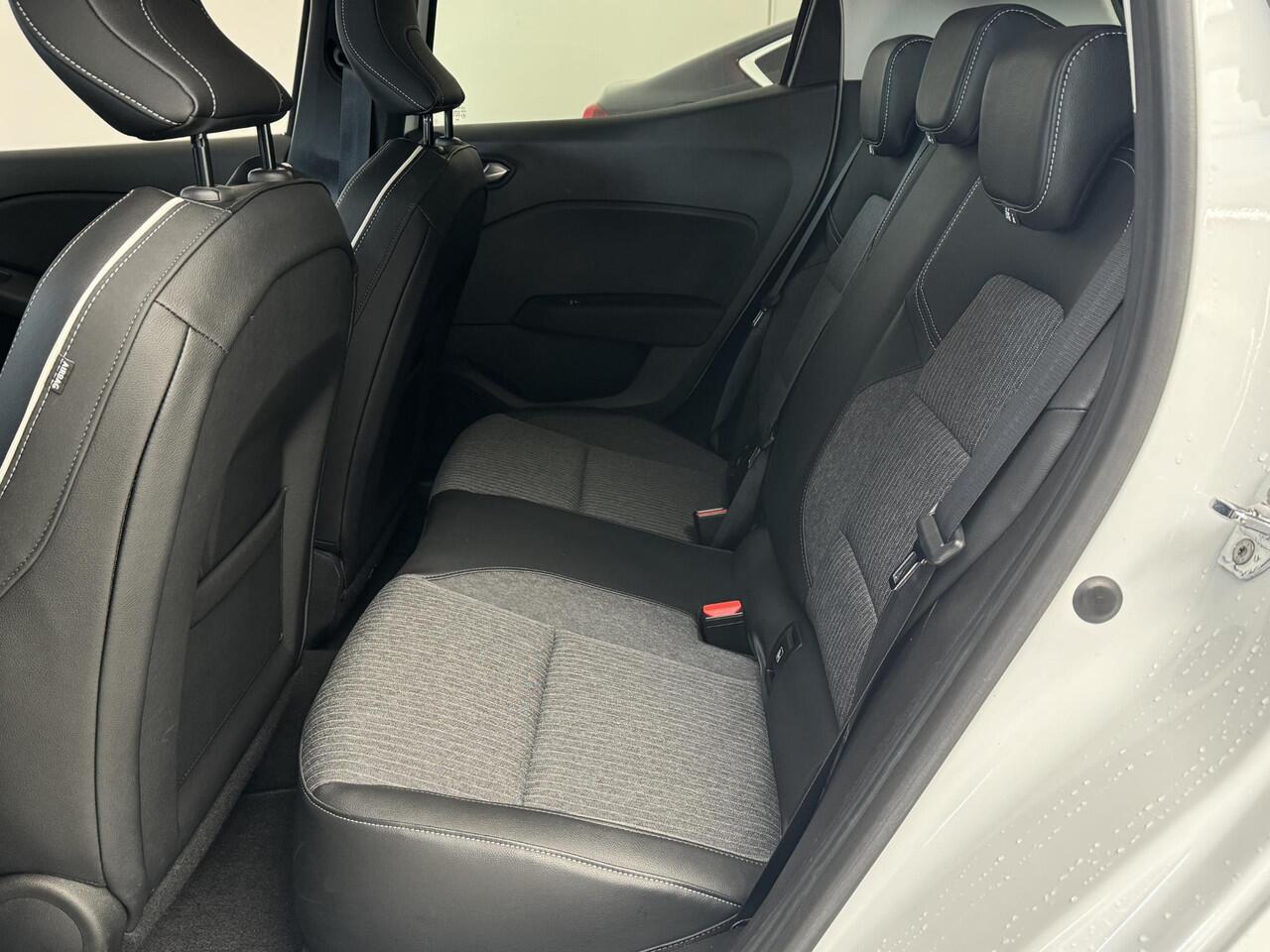 Renault CLIO 1.0 TCe Intens | Apple CarPlay / Android Auto | Parkeersensoren | Cruise Control | Climate Control |