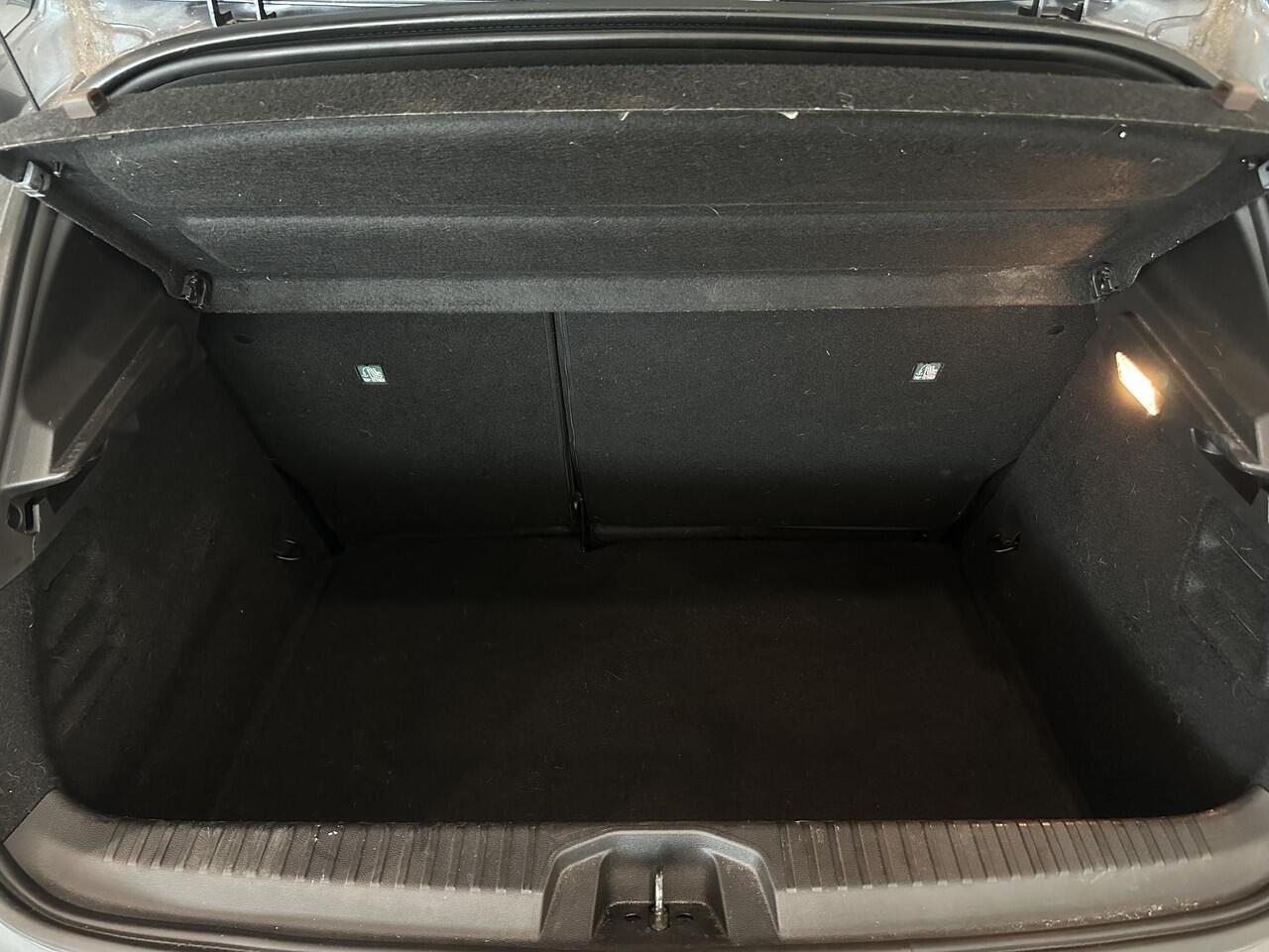 Renault CLIO 1.3 TCe 130 EDC R.S. Line | 360° camera | Navigatie 9,3" | Climate Control | Cruise Control | Lichtmetalen velgen 17" | 1e eigenaar + dealer onderhouden!