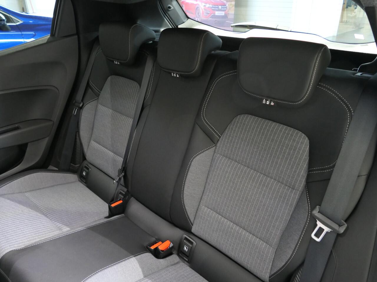 Renault CLIO 1.6 E-Tech Full Hybrid 145 techno - Occasion Lease vanaf ¤429 p/m - Groot scherm - Stoel en stuurverwarming - Draadloze telefoonlader