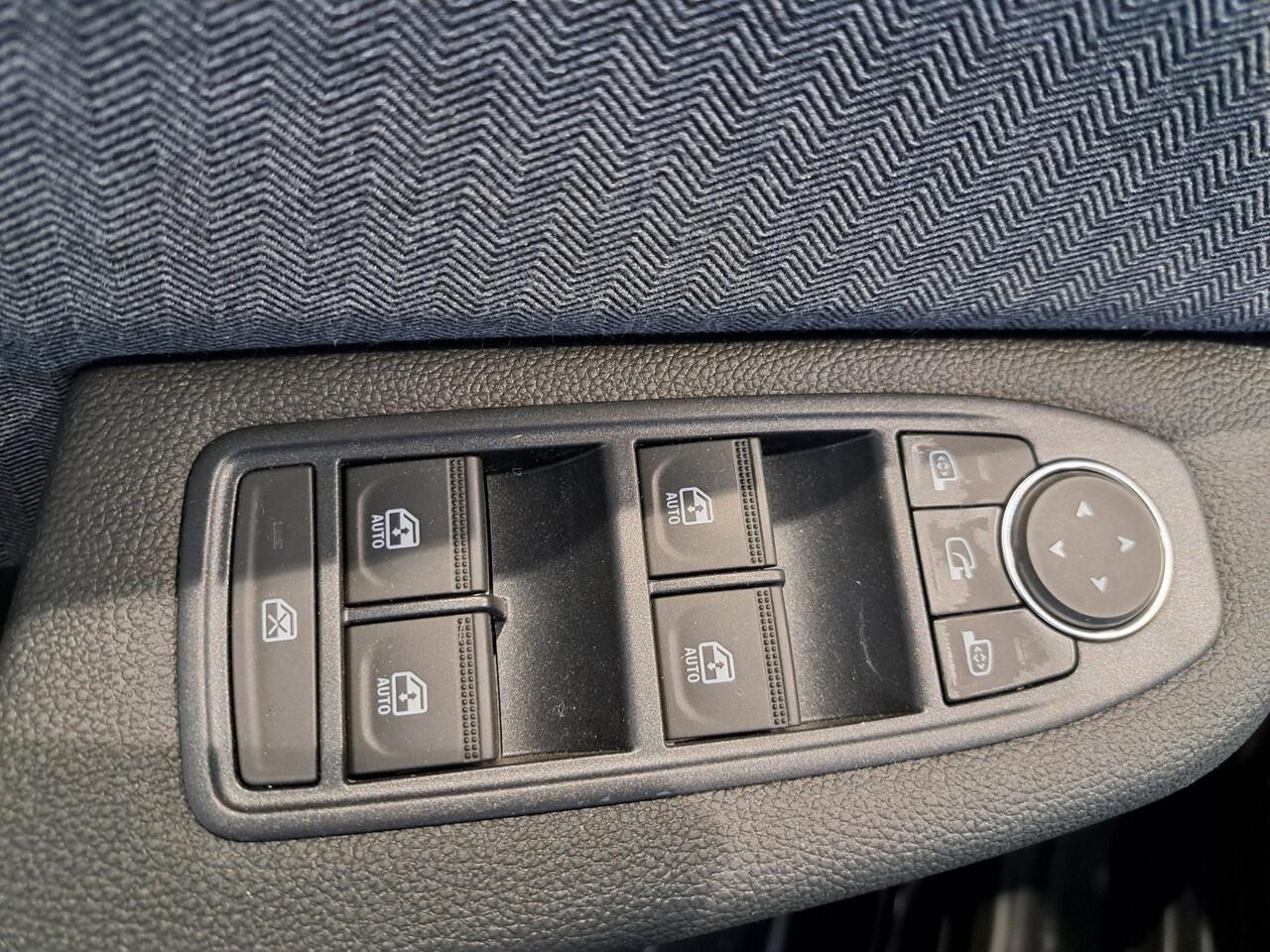 Renault CLIO 1.6 E-Tech Full Hybrid 145 techno | 17" LM velgen | Navigatie | Climat Control | BOSE | Demonstratieauto, vraag naar beschikbaarheid |