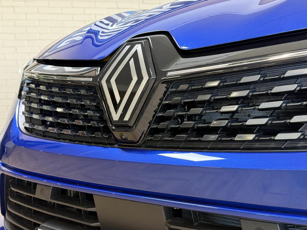 Renault CLIO 1.0 TCe 90 PK techno | Groot Navi | Bose | 360 | Stoel & Stuur verwarming | Carplay | Nieuwstaat! Dealer onderhouden.