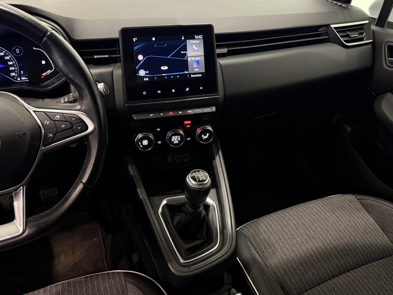 Renault CLIO 1.0 TCe 100 Intens | Navigatie | Climate Control | Cruise Control | Achteruitrijcamera | Lichtmetalen velgen 17" | Apple Carplay/Android Auto