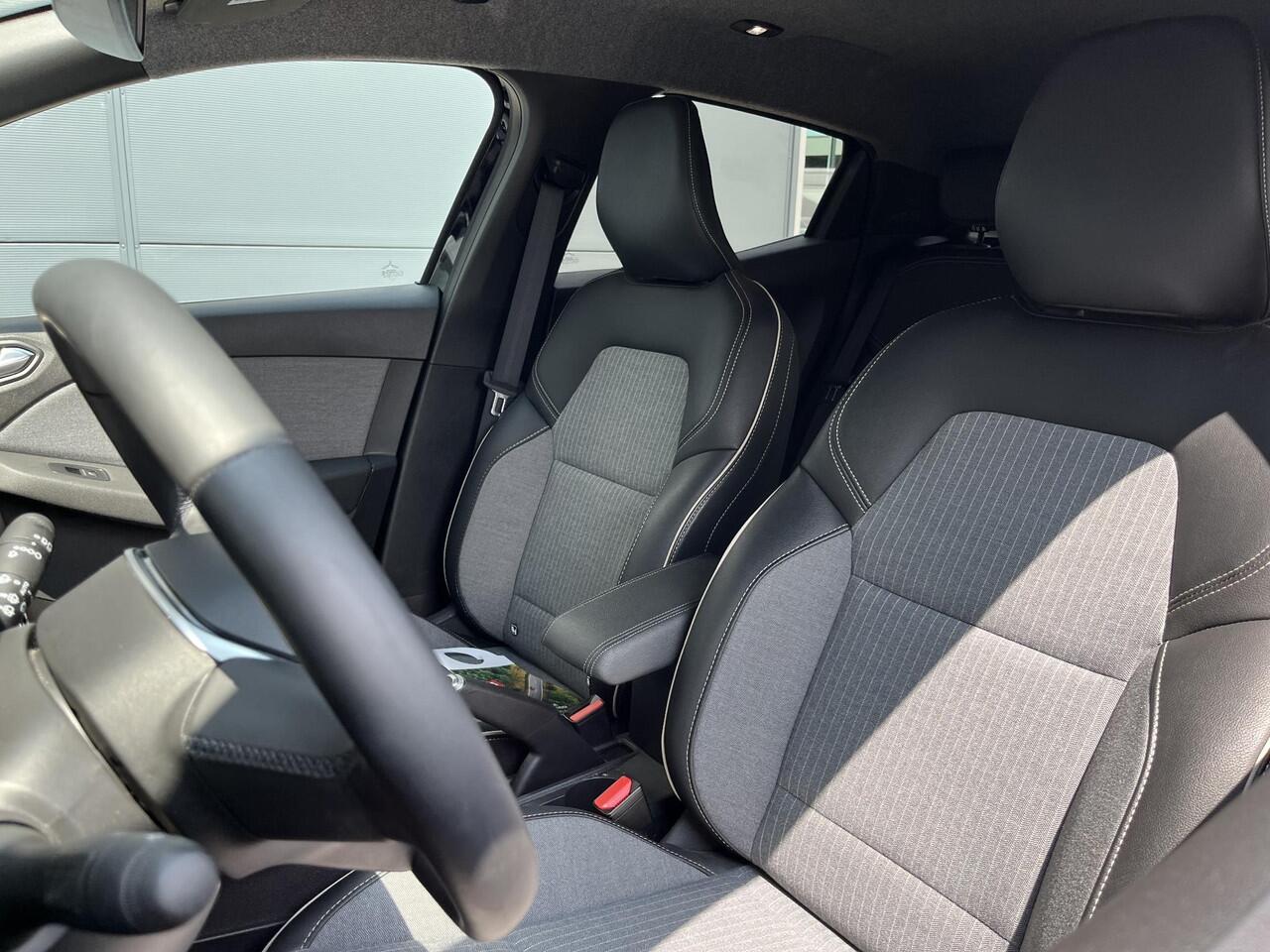 Renault CLIO 1.0 TCe 90 GPF techno | Achteruitrijcamera | Apple CarPlay / Android Auto | Navigatie | 17" Lichtmetalen Velgen |