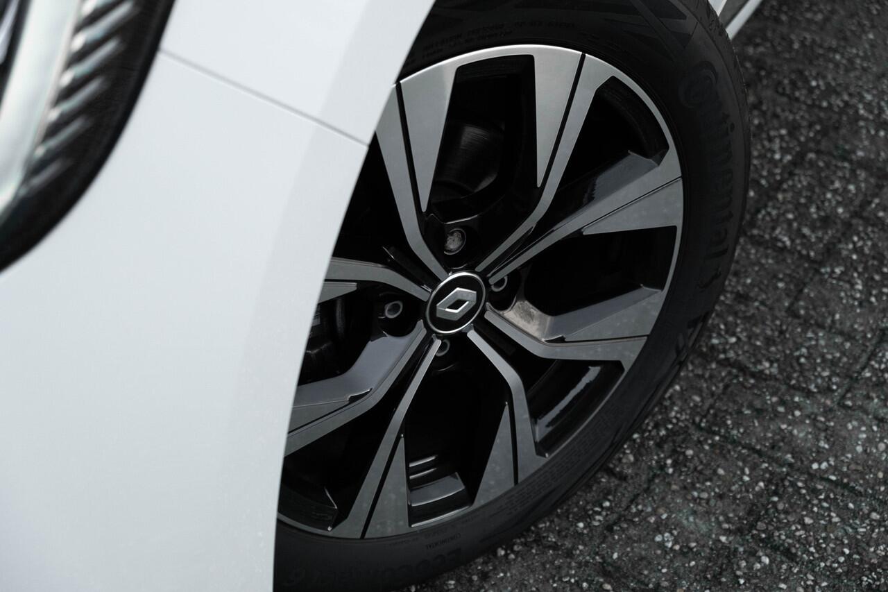 Renault CLIO TCe 90 Evolution | Parkeersensoren achter | Apple CarPlay en Android Auto | 4 seizoensbanden | incl. Bovag rijklaarpakket met 12 maanden garantie