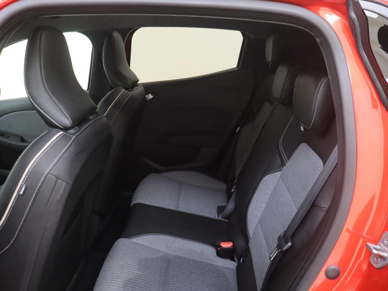 Renault CLIO TCe 90 GPF Techno | EASY LINK navigatiesysteem met Apple CarPlay & Android Auto | Achteruitrijcamera + sensoren | Climate control | 16" Lichtmetalen velgen | Metaalkleur |