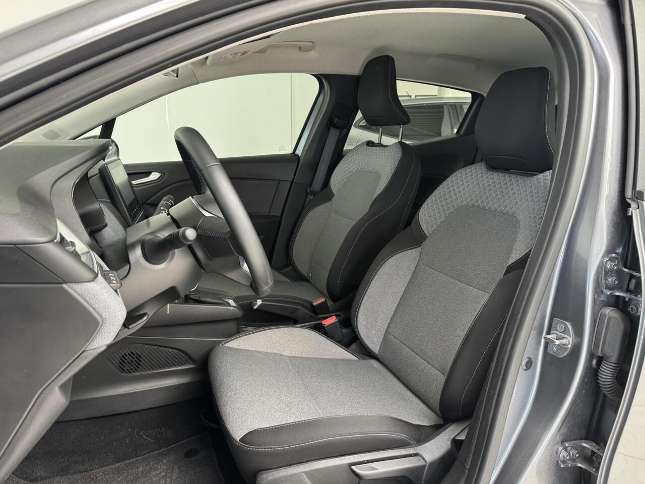 Renault CLIO 1.6 E-Tech Full Hybrid 145 evolution | All-Season banden | Navigatie | Parkeersensoren achter | Cruise control |