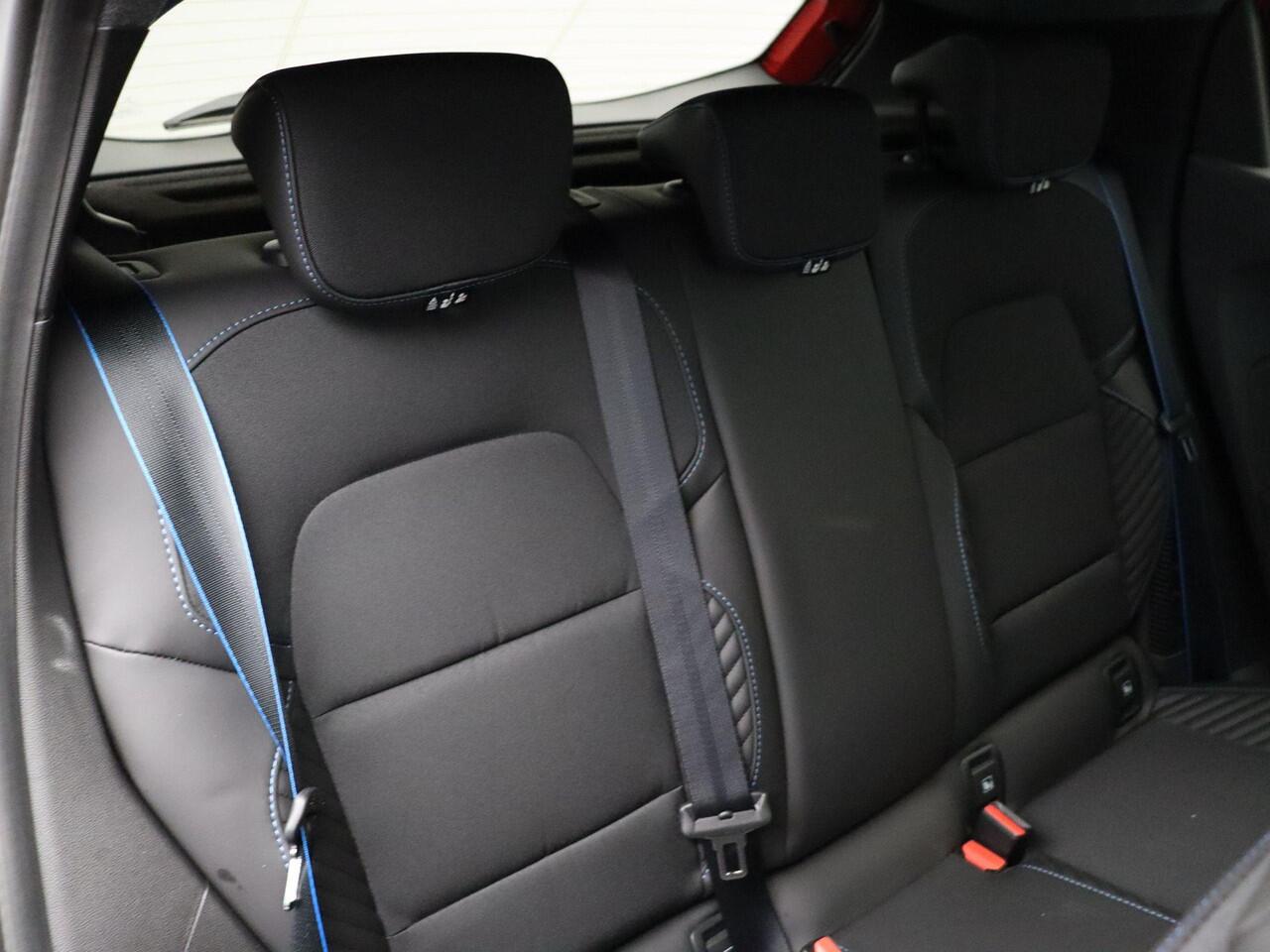 Renault CLIO 1.6 E-Tech Full Hybrid 145pk esprit Alpine | 360 graden camera | Stoel- en stuurverwarming | 17" "La Fleche" velgen |