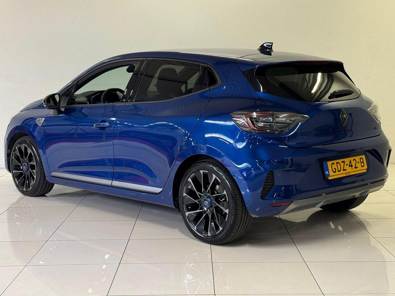 Renault CLIO 1.6 E-Tech Full Hybrid 145 Esprit Alpine | 360º Camera | BOSE Audio | Navigatie |