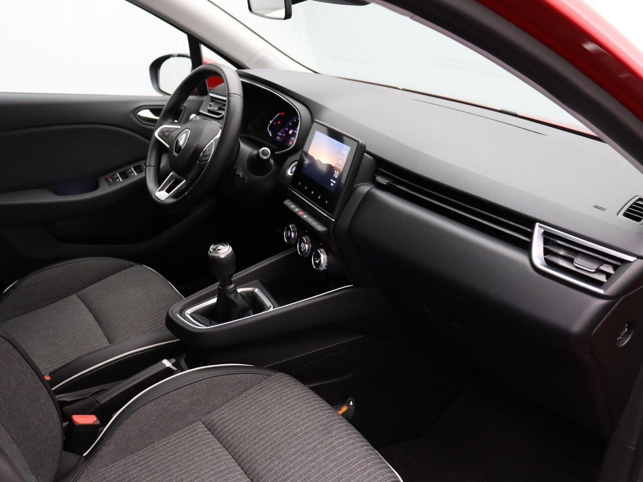 Renault CLIO 100pk TCe Bi-Fuel Intens | Parkeersensoren achter | Navigatie | Climate control | Cruise control |