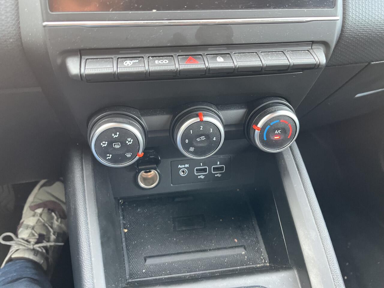 Renault CLIO 1.0 TCe 90 Equilibre 50% deal 6.875,- ACTIE Navi / Airco / Cruise / Carplay