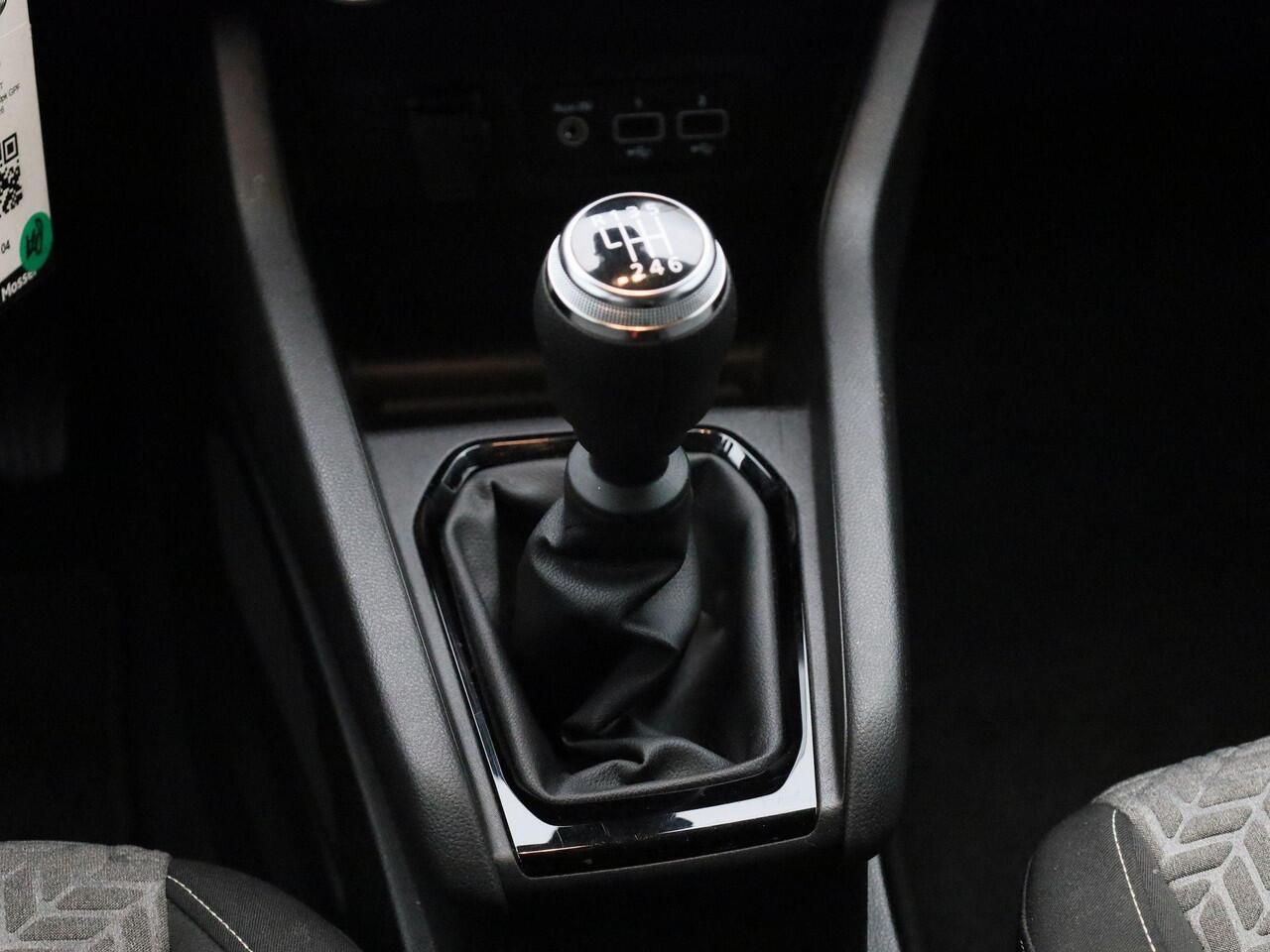 Renault CLIO 1.0 TCe 90PK Evolution | Navigatie | Apple Carplay | Parkeersensoren Achter | Airco | Privacy Glass | Cruise Control | Licht & Regensensor |