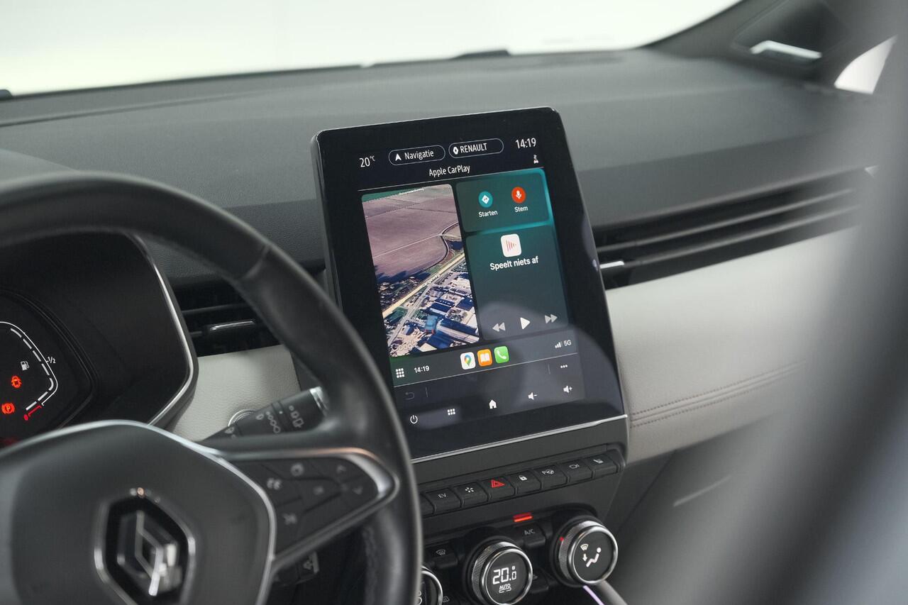 Renault CLIO 1.6 E-Tech Hybrid 140 Initiale Paris | Trekhaak | Rondom Camerazicht | Adaptieve Cruise Control | Stoelverwarming