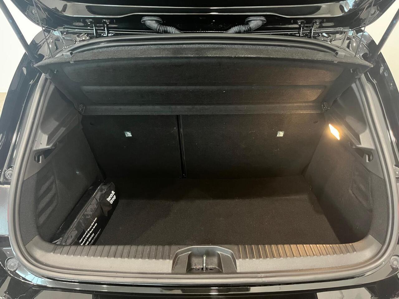 Renault CLIO 1.0 TCe 90 Techno | Navigatie 9,3" | Climate Control | Cruise Control | Draadloze telefoonlader | Lichtmetalen velgen 17" | Parkeersensoren achter en achteruitrijcamera