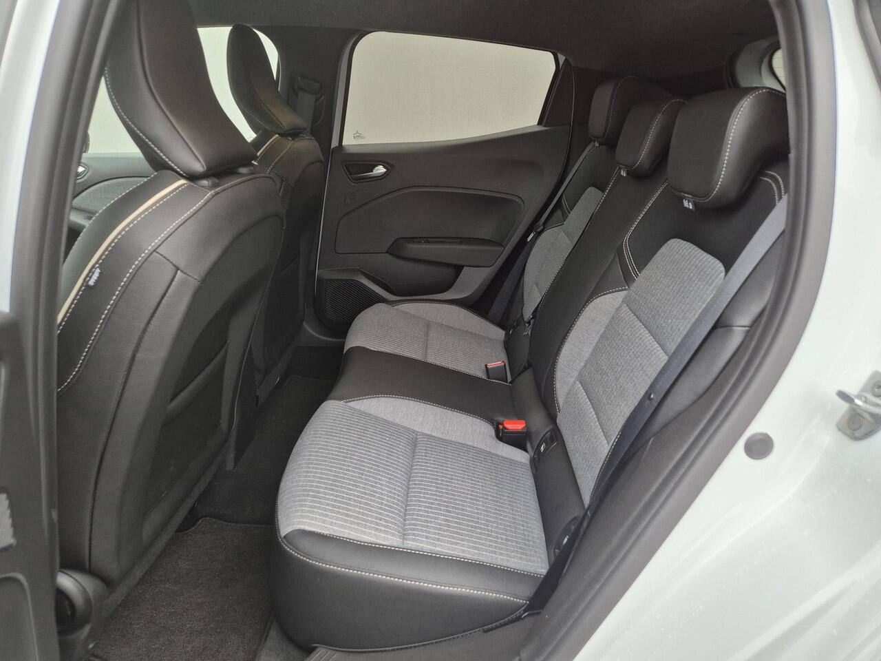 Renault CLIO 1.0 TCe 90 GPF techno Handgeschakeld / Fabrieksgarantie tot 04-2027 / Dealer onderhouden / Pack winter / Achteruitrijcamera / Stuur-en Stoelverwarming / Apple Carplay Android Auto / Navigatie /