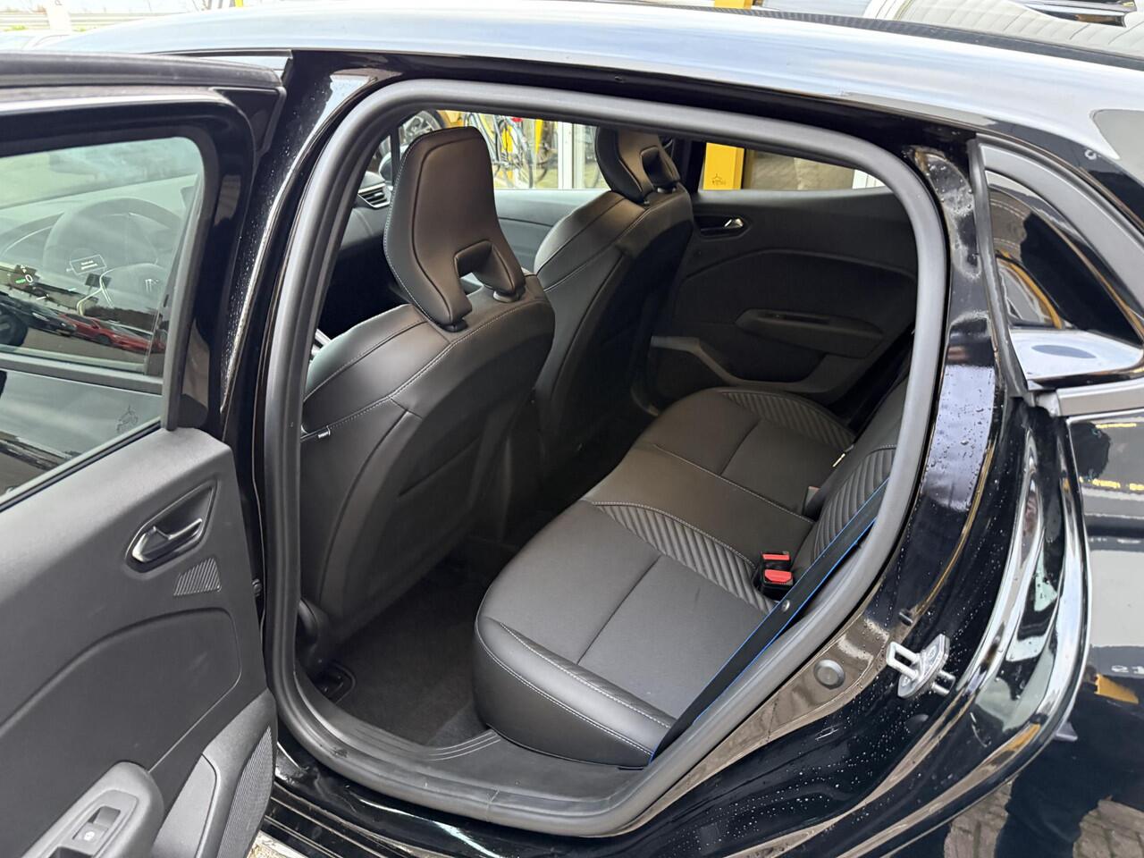 Renault CLIO 1.6 E-Tech Full Hybrid 145 esprit Alpine | NAP | Bose Audio | 360 graden camera | Cruise adaptief | DAB | Climate Control |