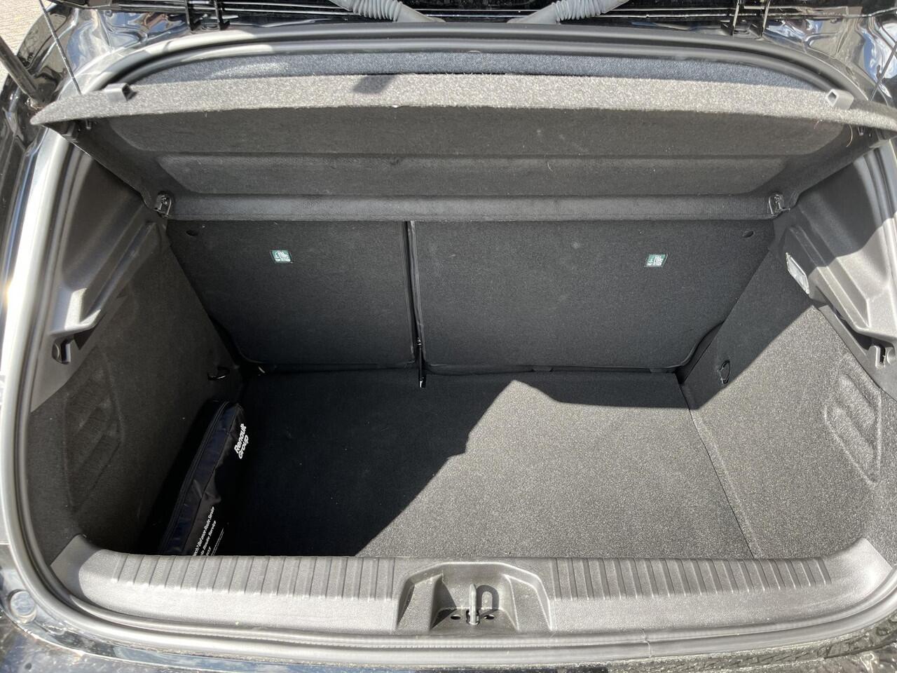 Renault CLIO 1.0 TCe 90 GPF Techno | Achteruitrijcamera | Apple CarPlay / Android Auto | Navigatie | LM velgen 17" |