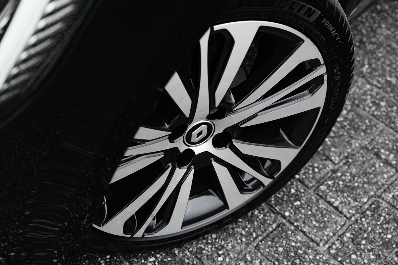 Renault CLIO 1.0 TCe Initiale Paris | navigatie | lederen bekleding | stoelverwarming |