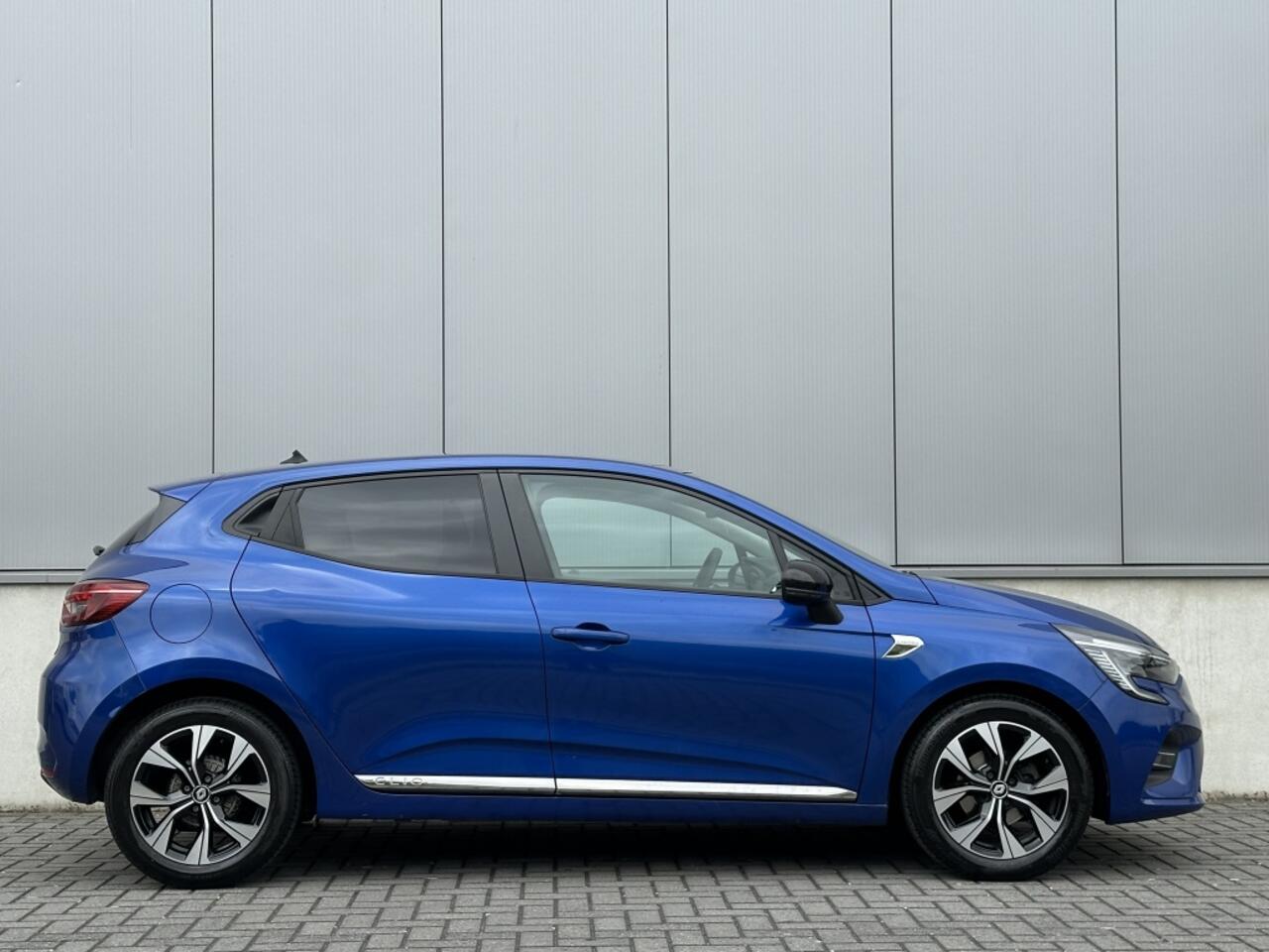 Renault CLIO 1.0 TCe LIMITED 2022 NAVI PDC AIRCO SPORTVELGEN ELEK PAKKET