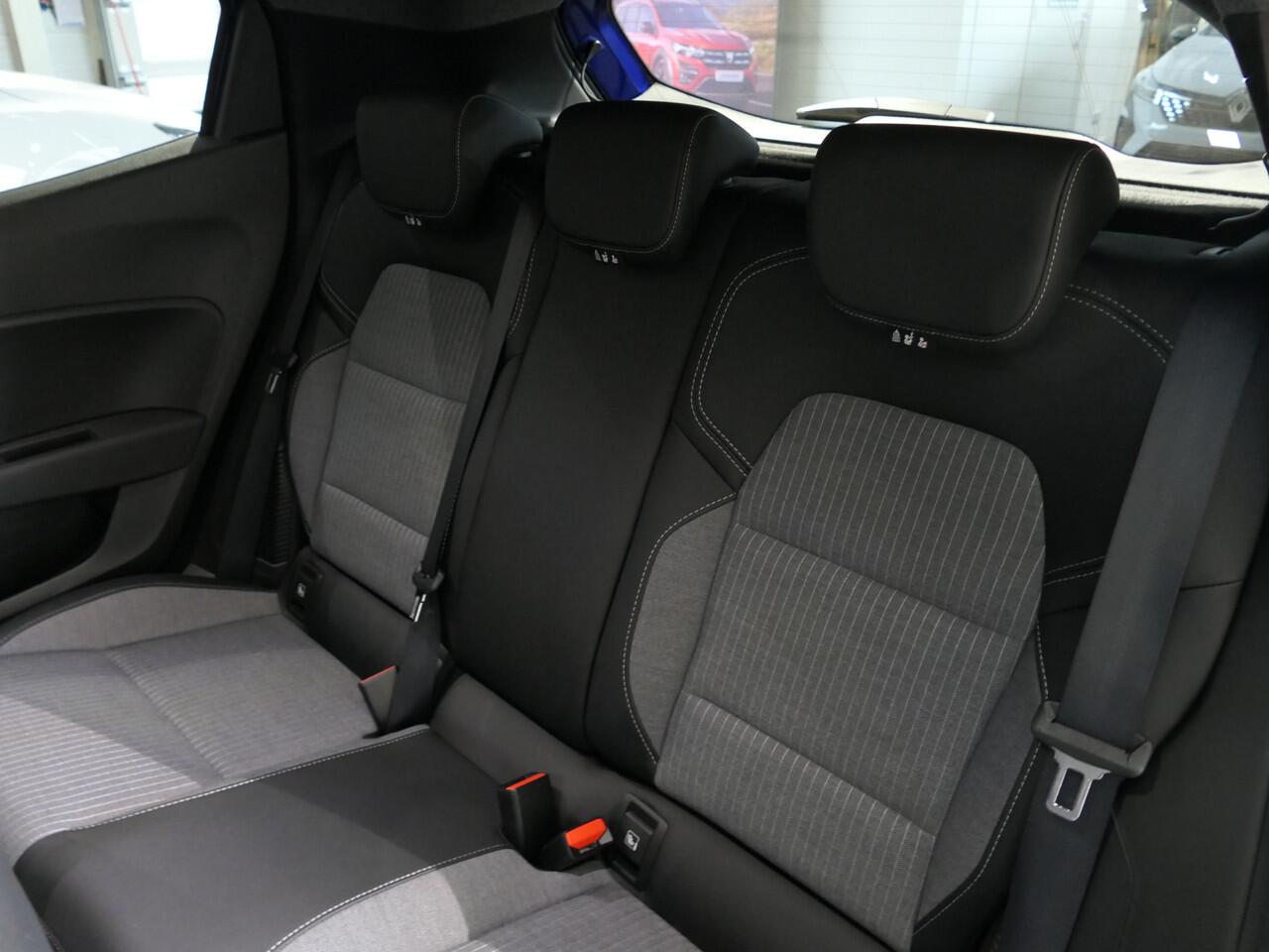 Renault CLIO 1.6 E-Tech Full Hybrid 145 techno - Occasion Lease vanaf ¤429 p/m - Camera - Apple carplay / Android auto - Sensor achter