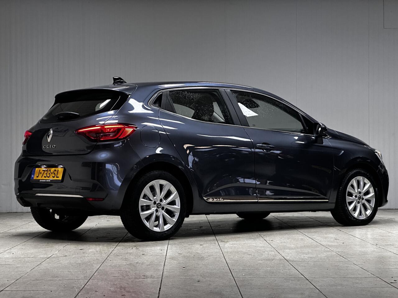 Renault CLIO 1.3 TCe Intens/ Automaat!/ 131pk!/ 16'' LMV/ Apple + Android/ Camera/ Leder/ Stoelverw./ DAB+/ Keyless/ LED Koplampen/ Navi/ Clima/ Cruise/ Elek. pakket/ Isofix/ Multi. LEDER. Stuur/ 16'' LMV/ PDC V+A/ Chroo