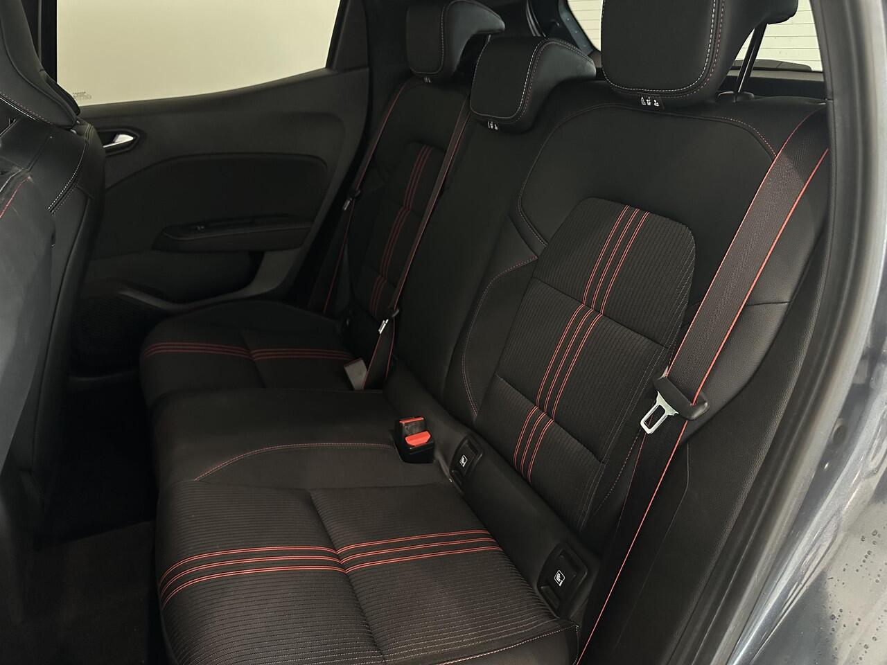 Renault CLIO 1.3 TCe 130 EDC R.S. Line | 360° camera | Navigatie 9,3" | Climate Control | Cruise Control | Lichtmetalen velgen 17" | 1e eigenaar + dealer onderhouden!