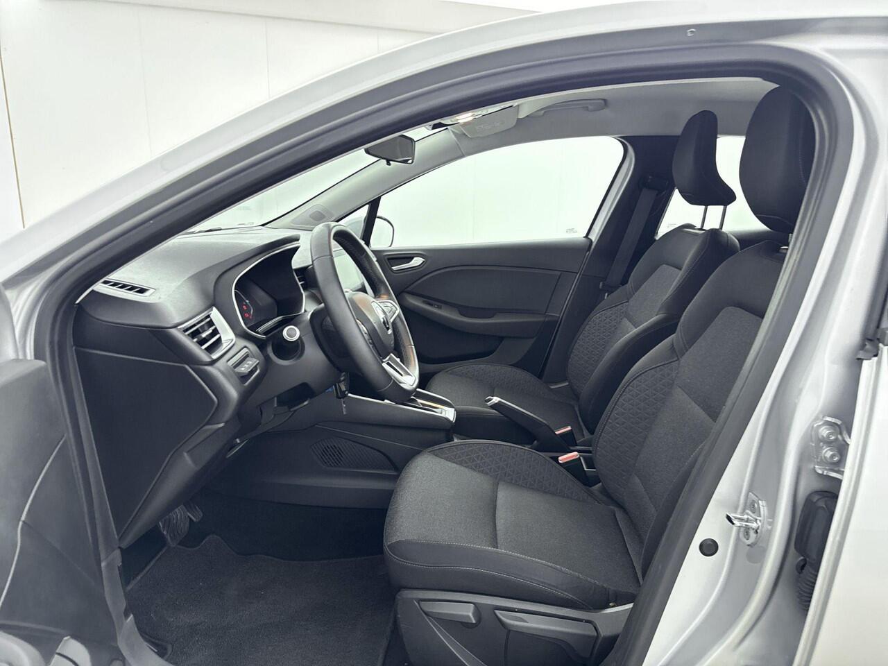 Renault CLIO 1.6 E-Tech Hybrid 140 Zen | Apple Carplay & Android Auto | Trekhaak | Airco | Parkeersensoren achter | Cruise Control | LED Koplampen