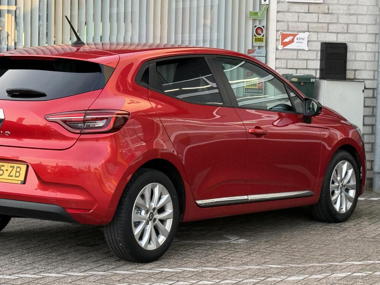 Renault CLIO 1.0 TCe Zen | NAP | Eerste eigenaar | 100% dlr onderhouden | DAB | LED | Airco | Cruise Control | Parkeersensoren | Lichtmetaal |