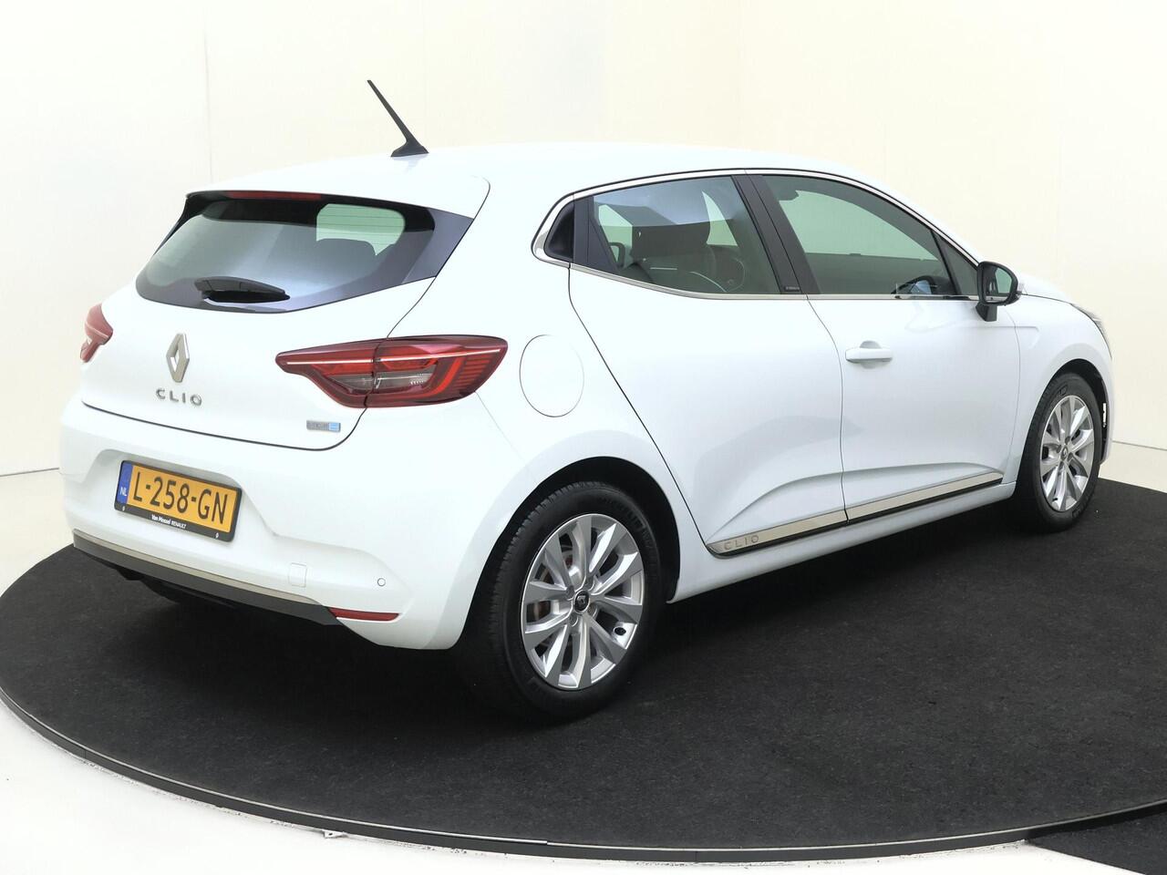 Renault CLIO 1.6 E-Tech Hybrid 140 Intens | PDC Achter | Climate Control | 16" LMV | Keyless | LED Pure Vision | Cruise Control & Snelheidsbegrenzer | Apple Carplay & Android Auto