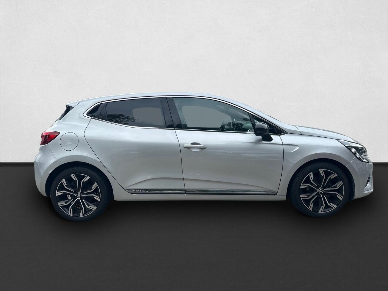 Renault CLIO 1.0 TCe Intens CAMERA / 17 INCH / HEEL VEEL OPTIES / FABRIEKSGARANTIE TOT 06.2027