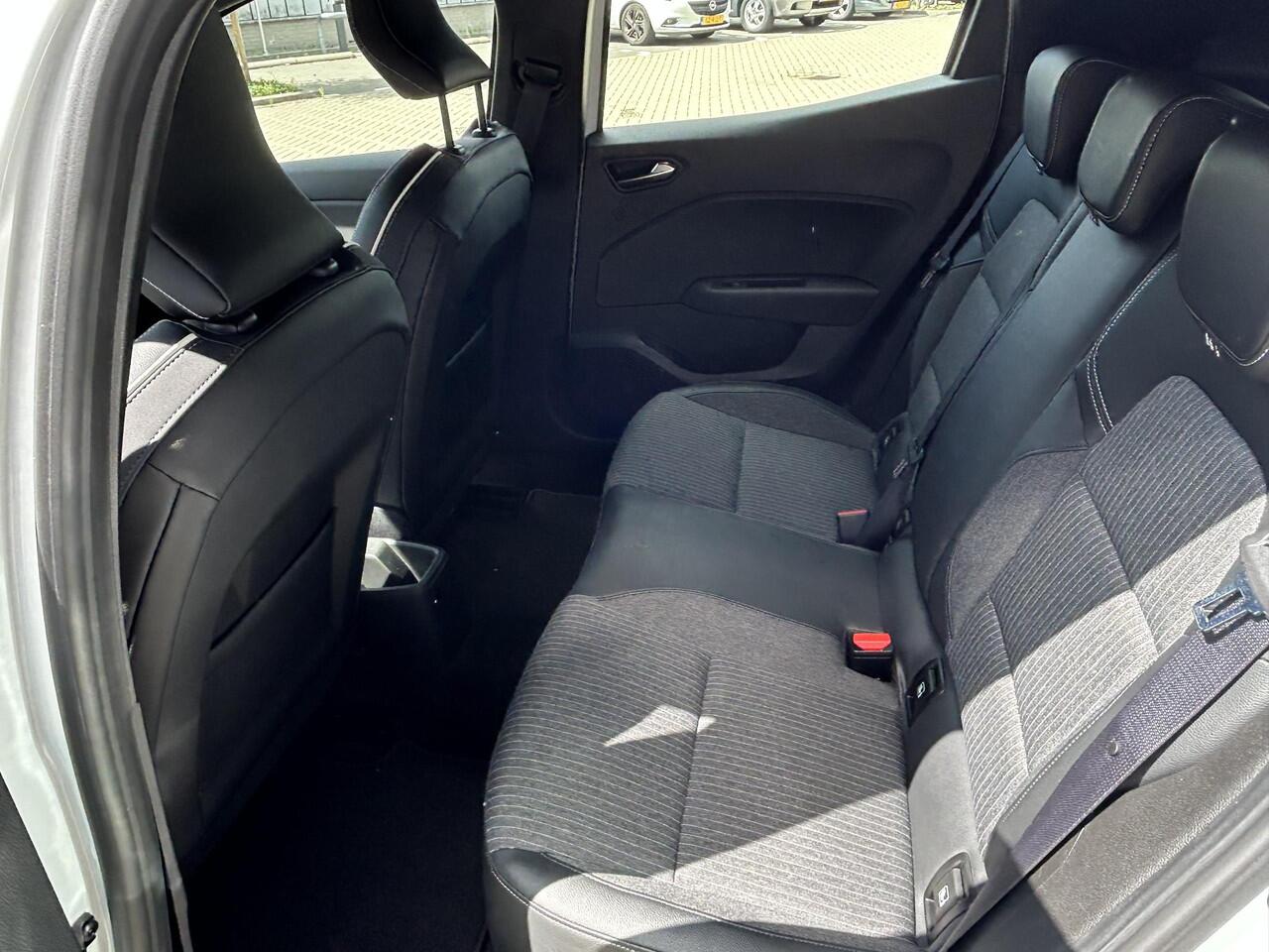 Renault CLIO TCe 90 Intens 1E EIGENAAR | CLIMATE EN CRUISE CONTROL | DEALER ONDERHOUDEN | PARKEERSENSOREN V+A | CAMERA | APPLE CARPLAY EN ANDROID AUTO | LED VERLICHTING | KEYLESS ENTRY |