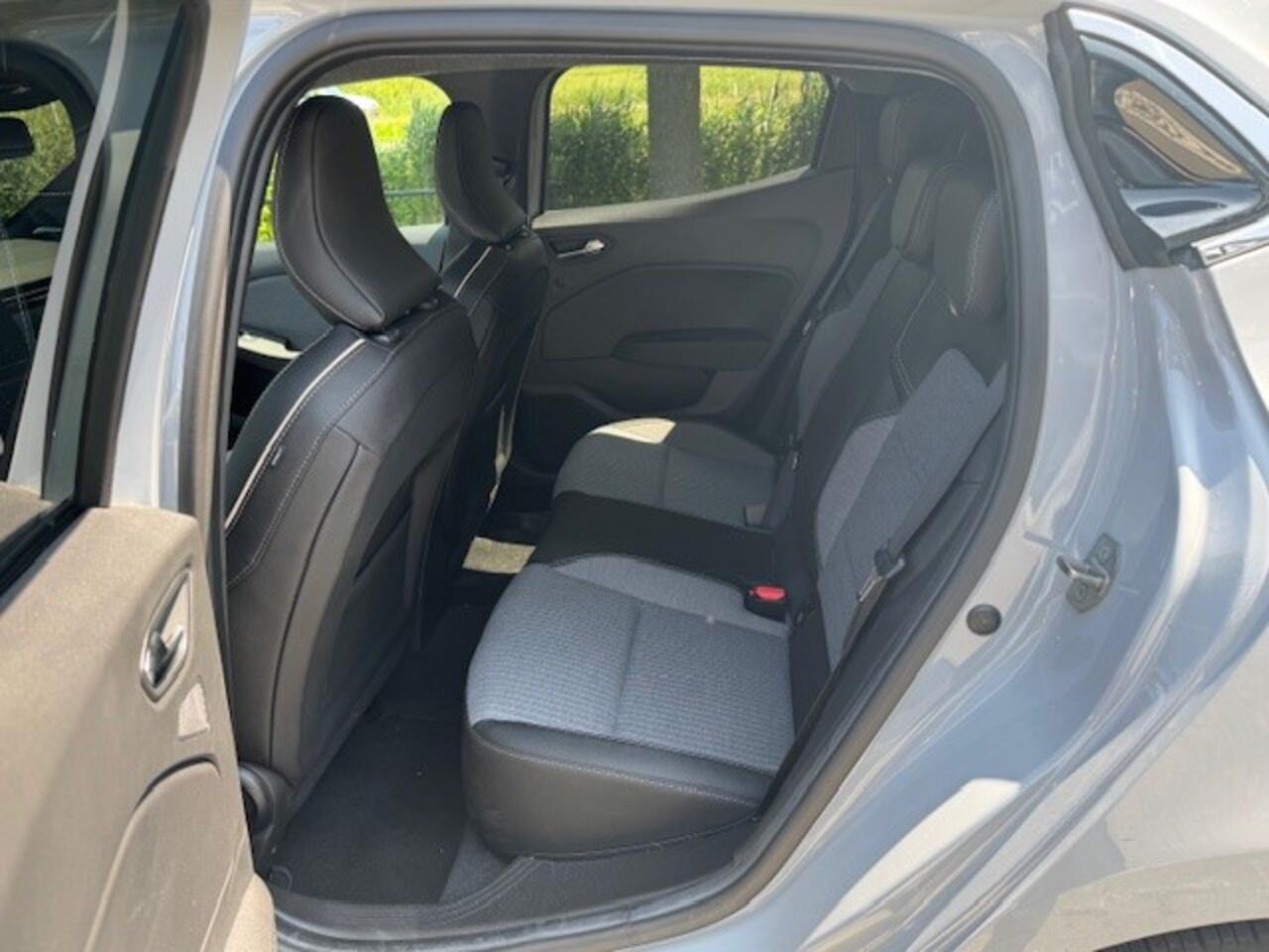 Renault CLIO 1.6 E-Tech Full Hybrid 145 AUT techno | 17" LM Velgen | Adaptive Cruise | Camera 360 | Stoelverwarming | Demonstratieauto, vraag naar beschikbaarheid ! |