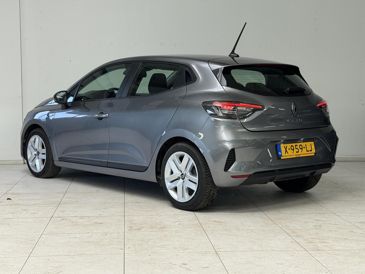 Renault CLIO 1.6 E-Tech Full Hybrid 145 evolution | All-Season banden | Navigatie | Parkeersensoren achter | Cruise control |