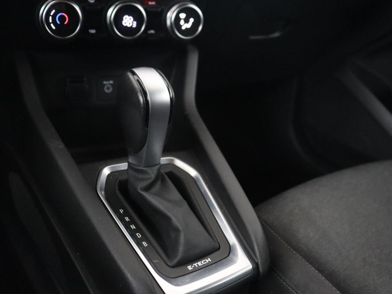 Renault CLIO 1.6 E-Tech Hybrid 140 Business Zen | Camera | Carplay | Navigatie | Full LED | Cruise control | Airco | DAB | Bluetooth